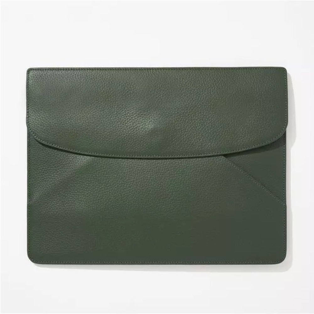 Neely & Chloe Green No. 52 The Laptop Sleeve in Pebbled Leather